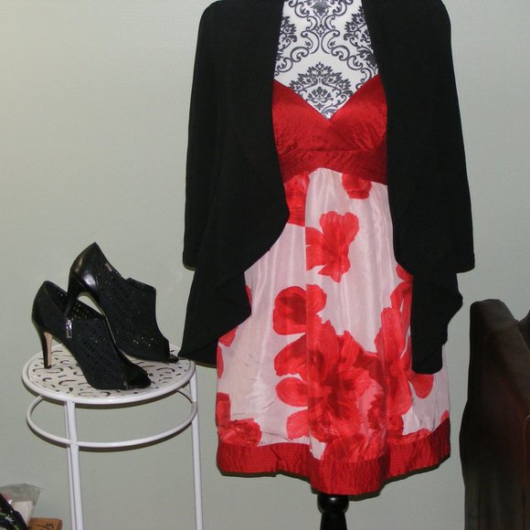 Guess Red and White Floral Dress Size 9 EUC - Picture 6 of 8